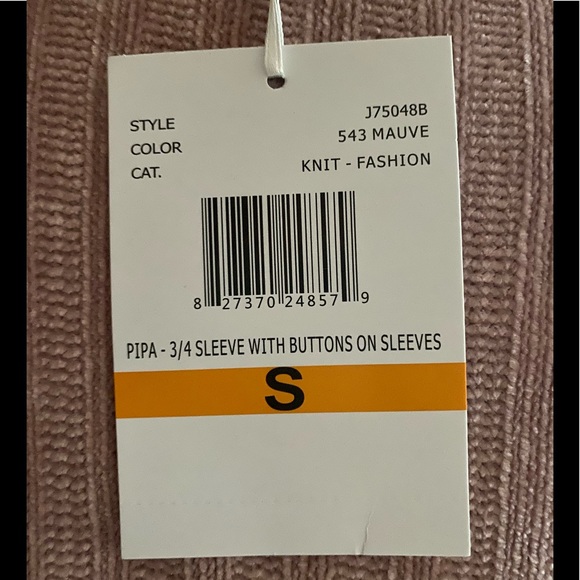 ⬇️CAROLYN TAYLOR 3/4 SLEEVE WITH BUTTONS TOP - Picture 5 of 5